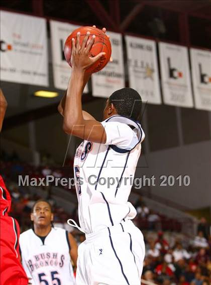 Thumbnail 1 in Bellaire vs. Bush (Texas 5A Regional Final) photogallery.