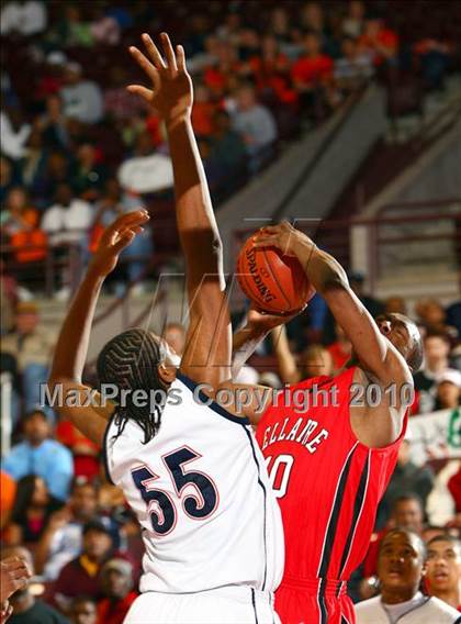 Thumbnail 2 in Bellaire vs. Bush (Texas 5A Regional Final) photogallery.