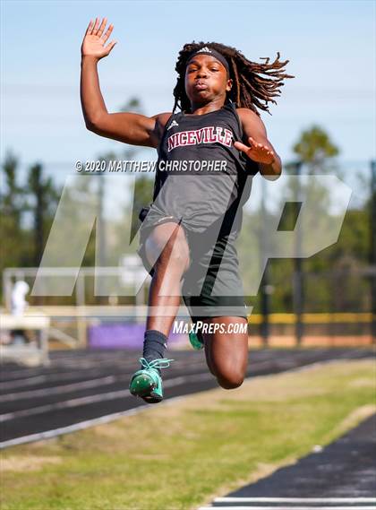 Thumbnail 2 in South Walton vs. Niceville (Seahawk Invitational) photogallery.