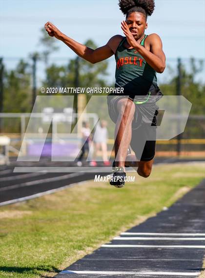 Thumbnail 2 in South Walton vs. Niceville (Seahawk Invitational) photogallery.