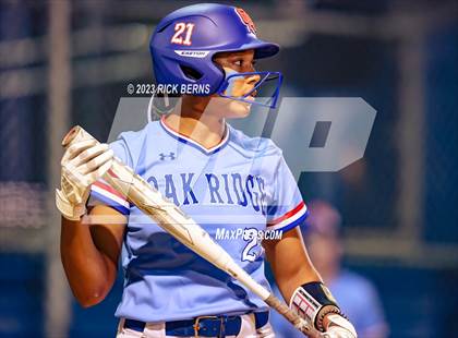 Thumbnail 3 in Oak Ridge vs Grand Oaks photogallery.