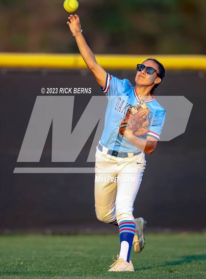 Thumbnail 2 in Oak Ridge vs Grand Oaks photogallery.