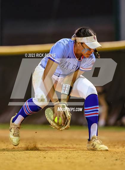Thumbnail 2 in Oak Ridge vs Grand Oaks photogallery.