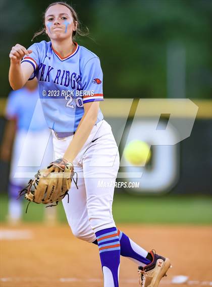 Thumbnail 3 in Oak Ridge vs Grand Oaks photogallery.