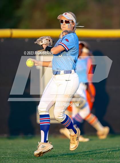 Thumbnail 3 in Oak Ridge vs Grand Oaks photogallery.