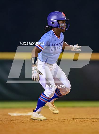 Thumbnail 3 in Oak Ridge vs Grand Oaks photogallery.
