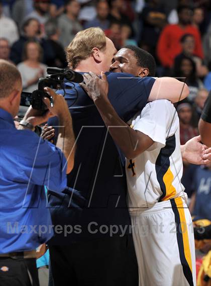 Thumbnail 1 in Santa Monica vs. Loyola (CIF SoCal Regional D1 Final) photogallery.