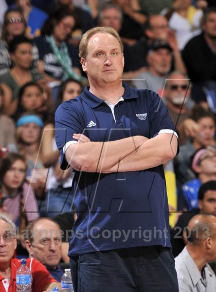 Thumbnail 3 in Santa Monica vs. Loyola (CIF SoCal Regional D1 Final) photogallery.