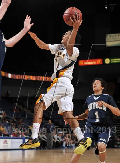 Thumbnail 1 in Santa Monica vs. Loyola (CIF SoCal Regional D1 Final) photogallery.