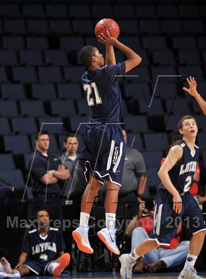 Thumbnail 2 in Santa Monica vs. Loyola (CIF SoCal Regional D1 Final) photogallery.