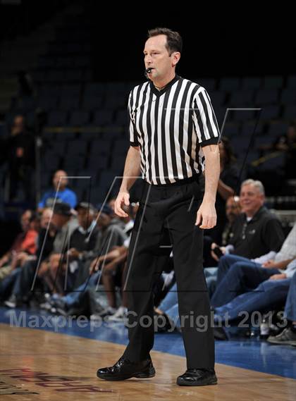 Thumbnail 1 in Santa Monica vs. Loyola (CIF SoCal Regional D1 Final) photogallery.