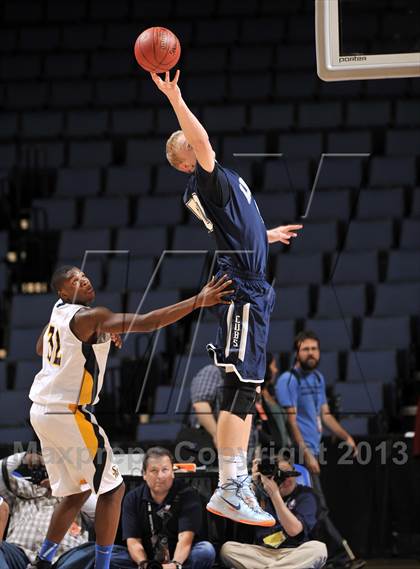 Thumbnail 3 in Santa Monica vs. Loyola (CIF SoCal Regional D1 Final) photogallery.
