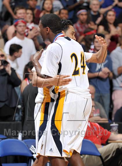 Thumbnail 2 in Santa Monica vs. Loyola (CIF SoCal Regional D1 Final) photogallery.