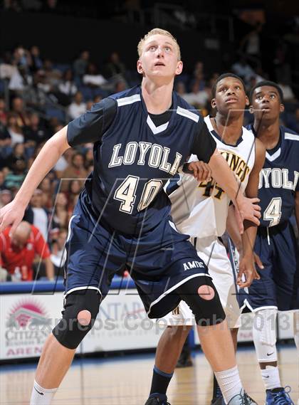 Thumbnail 2 in Santa Monica vs. Loyola (CIF SoCal Regional D1 Final) photogallery.