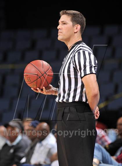 Thumbnail 3 in Santa Monica vs. Loyola (CIF SoCal Regional D1 Final) photogallery.