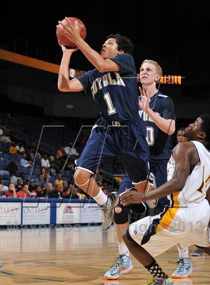 Thumbnail 2 in Santa Monica vs. Loyola (CIF SoCal Regional D1 Final) photogallery.