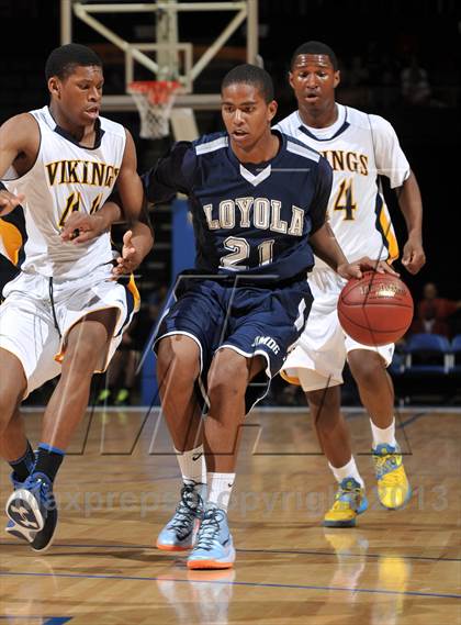 Thumbnail 1 in Santa Monica vs. Loyola (CIF SoCal Regional D1 Final) photogallery.