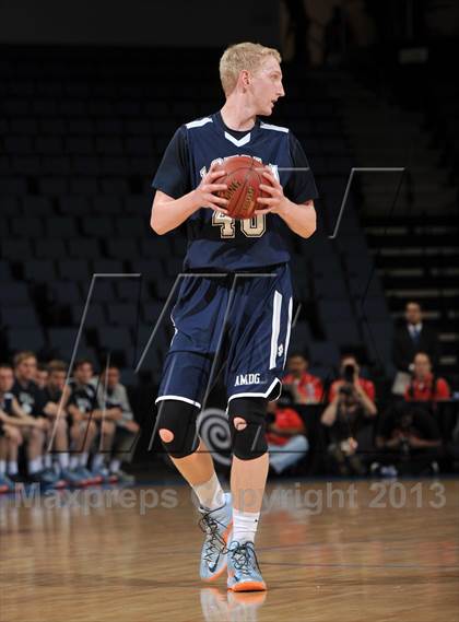 Thumbnail 1 in Santa Monica vs. Loyola (CIF SoCal Regional D1 Final) photogallery.