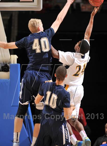 Thumbnail 2 in Santa Monica vs. Loyola (CIF SoCal Regional D1 Final) photogallery.