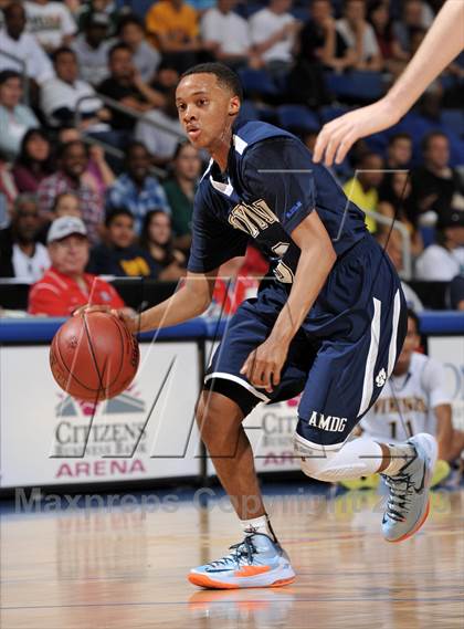 Thumbnail 2 in Santa Monica vs. Loyola (CIF SoCal Regional D1 Final) photogallery.