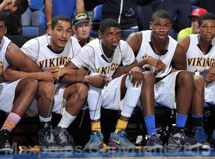 Thumbnail 2 in Santa Monica vs. Loyola (CIF SoCal Regional D1 Final) photogallery.