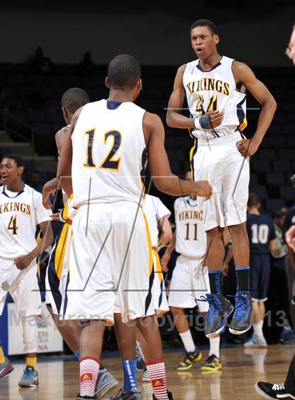 Thumbnail 3 in Santa Monica vs. Loyola (CIF SoCal Regional D1 Final) photogallery.