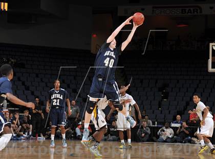 Thumbnail 3 in Santa Monica vs. Loyola (CIF SoCal Regional D1 Final) photogallery.
