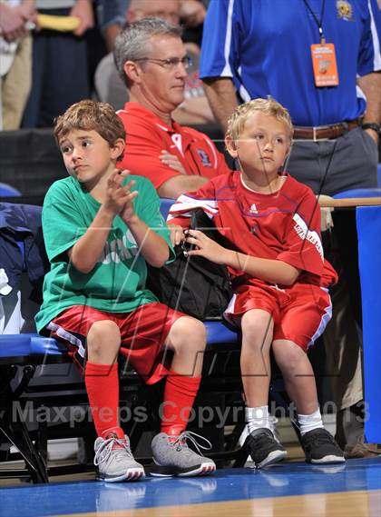 Thumbnail 3 in Santa Monica vs. Loyola (CIF SoCal Regional D1 Final) photogallery.