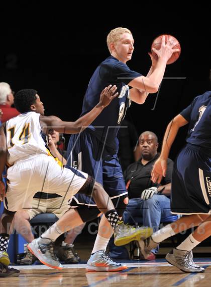 Thumbnail 3 in Santa Monica vs. Loyola (CIF SoCal Regional D1 Final) photogallery.