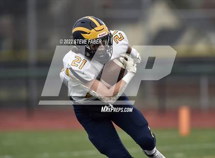 Thumbnail 2 in Yelm vs. Bellevue (WIAA 3A State Semifinal) photogallery.