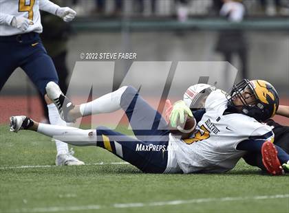 Thumbnail 2 in Yelm vs. Bellevue (WIAA 3A State Semifinal) photogallery.