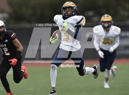 Thumbnail 3 in Yelm vs. Bellevue (WIAA 3A State Semifinal) photogallery.
