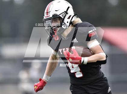 Thumbnail 1 in Yelm vs. Bellevue (WIAA 3A State Semifinal) photogallery.