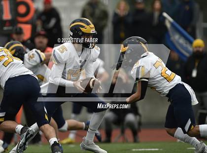 Thumbnail 2 in Yelm vs. Bellevue (WIAA 3A State Semifinal) photogallery.