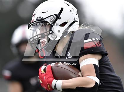 Thumbnail 1 in Yelm vs. Bellevue (WIAA 3A State Semifinal) photogallery.