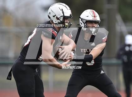 Thumbnail 2 in Yelm vs. Bellevue (WIAA 3A State Semifinal) photogallery.
