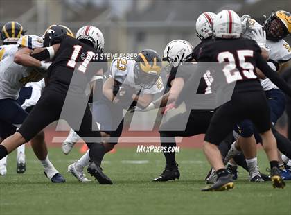 Thumbnail 2 in Yelm vs. Bellevue (WIAA 3A State Semifinal) photogallery.