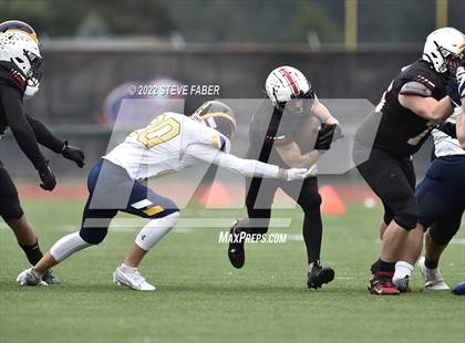 Thumbnail 2 in Yelm vs. Bellevue (WIAA 3A State Semifinal) photogallery.