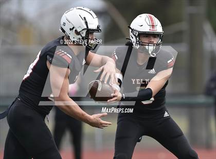 Thumbnail 1 in Yelm vs. Bellevue (WIAA 3A State Semifinal) photogallery.