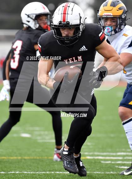 Thumbnail 3 in Yelm vs. Bellevue (WIAA 3A State Semifinal) photogallery.