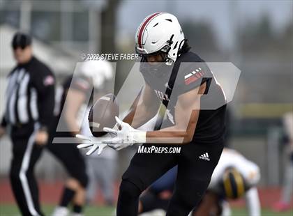 Thumbnail 2 in Yelm vs. Bellevue (WIAA 3A State Semifinal) photogallery.