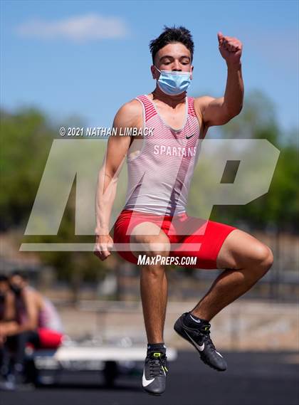 Thumbnail 2 in Santa Fe High School Meet photogallery.