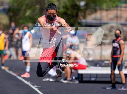 Thumbnail 1 in Santa Fe High School Meet photogallery.