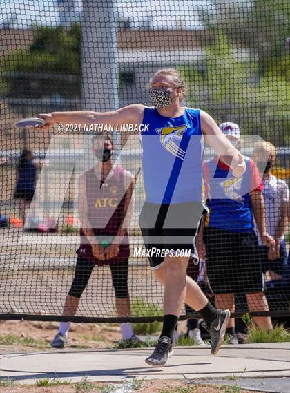 Thumbnail 2 in Santa Fe High School Meet photogallery.