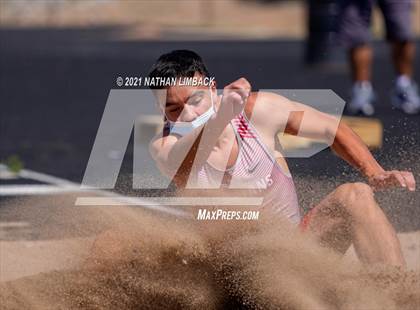 Thumbnail 3 in Santa Fe High School Meet photogallery.