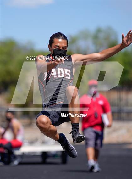Thumbnail 3 in Santa Fe High School Meet photogallery.