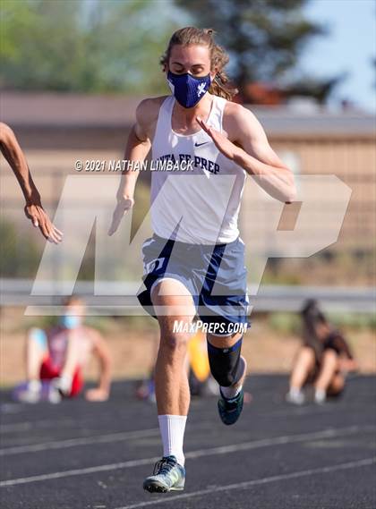 Thumbnail 3 in Santa Fe High School Meet photogallery.