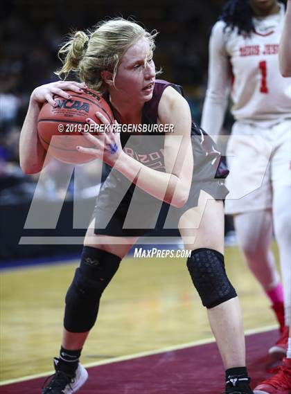 Thumbnail 1 in Regis Jesuit vs Horizon (CHSAA 5A Great 8) photogallery.