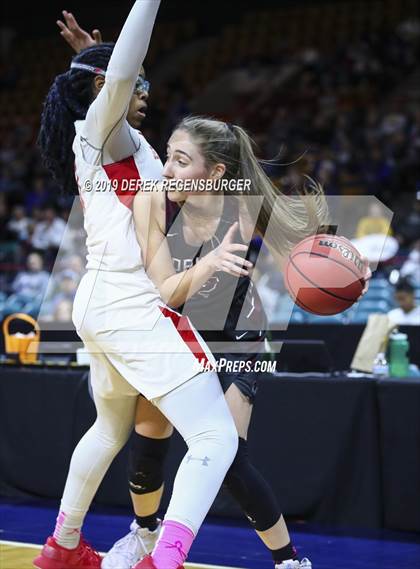 Thumbnail 2 in Regis Jesuit vs Horizon (CHSAA 5A Great 8) photogallery.