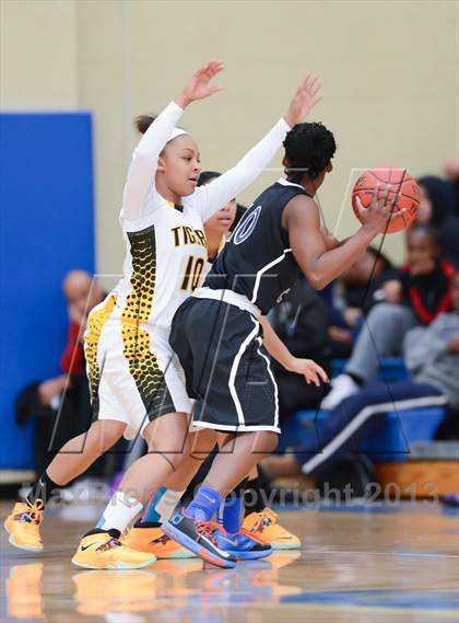 Thumbnail 3 in West Craven vs. Chapel Hill (HighSchoolOT.com Holiday Invitational) photogallery.